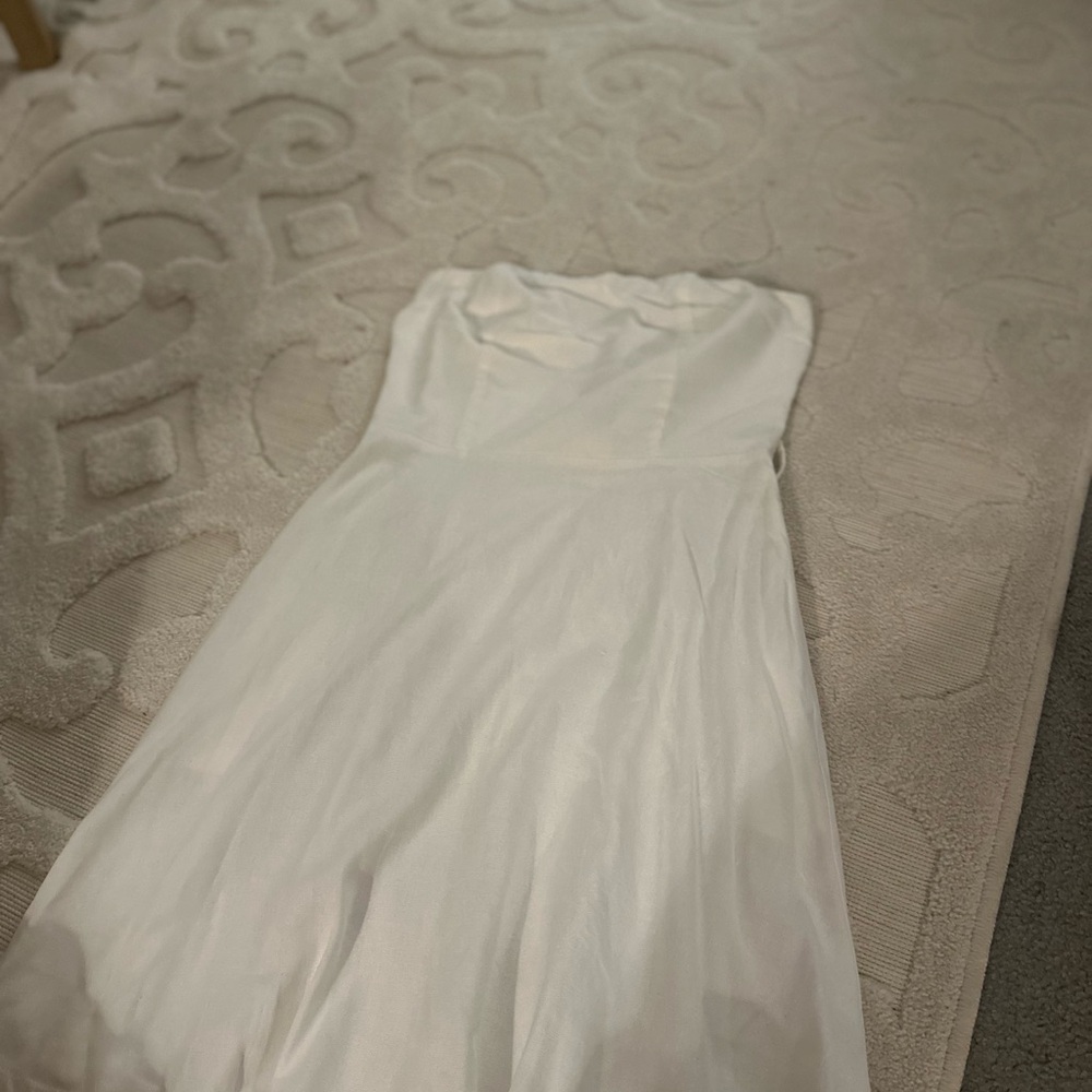 Elegant White Strapless Dress
